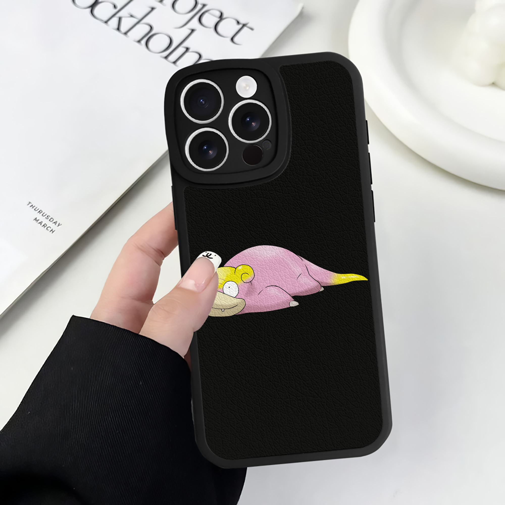 （画像用） ポケットモンスター Pokémon 【iPhone 16シリーズ対応】シリコンスマホケース（レザー調） 材質：シリコン